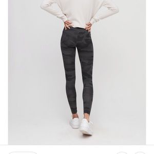 Aritzia Grey Camo Leggings